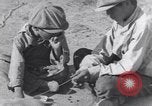 Standbild American-Indian Kinder United States USA, 1933, aus Sekunde 28 historischem Filmmaterial Videoclip 65675075292