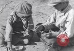 Standbild American-Indian Kinder United States USA, 1933, aus Sekunde 30 historischem Filmmaterial Videoclip 65675075292