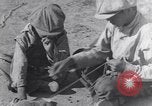 Standbild American-Indian Kinder United States USA, 1933, aus Sekunde 32 historischem Filmmaterial Videoclip 65675075292
