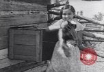 Standbild American-Indian Kinder United States USA, 1933, aus Sekunde 42 historischem Filmmaterial Videoclip 65675075292