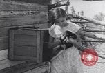 Standbild American-Indian Kinder United States USA, 1933, aus Sekunde 43 historischem Filmmaterial Videoclip 65675075292