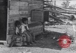 Standbild American-Indian Kinder United States USA, 1933, aus Sekunde 56 historischem Filmmaterial Videoclip 65675075292