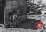 Standbild American-Indian Kinder United States USA, 1933, aus Sekunde 58 historischem Filmmaterial Videoclip 65675075292