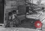Standbild American-Indian Kinder United States USA, 1933, aus Sekunde 60 historischem Filmmaterial Videoclip 65675075292