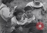 Immagine di Native American Indian bambini mangiare anguria United States USA, 1933, secondo 20 filmato di repertorio 65675075293