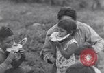 Immagine di Native American Indian bambini mangiare anguria United States USA, 1933, secondo 21 filmato di repertorio 65675075293
