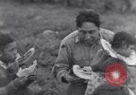 Immagine di Native American Indian bambini mangiare anguria United States USA, 1933, secondo 24 filmato di repertorio 65675075293