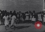 Immagine di Native American Indian educazione degli studenti United States USA, 1933, secondo 38 filmato di repertorio 65675075298
