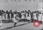 Immagine di Native American Indian educazione degli studenti United States USA, 1933, secondo 39 filmato di repertorio 65675075298