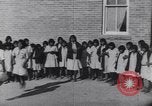 Immagine di Native American Indian educazione degli studenti United States USA, 1933, secondo 40 filmato di repertorio 65675075298