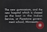 Immagine di Native American Indian boarding shcool studenti play sports Minnesota United States USA, 1933, secondo 10 filmato di repertorio 65675075299