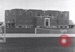 Immagine di Native American Indian boarding shcool studenti play sports Minnesota United States USA, 1933, secondo 20 filmato di repertorio 65675075299