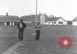 Immagine di Native American Indian boarding shcool studenti play sports Minnesota United States USA, 1933, secondo 30 filmato di repertorio 65675075299