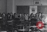 Standbild Native Amerikanische Studenten in Arbeit Schulprogramm United States USA, 1933, aus Sekunde 40 historischem Filmmaterial Videoclip 65675075301