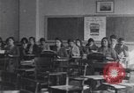 Standbild Native Amerikanische Studenten in Arbeit Schulprogramm United States USA, 1933, aus Sekunde 41 historischem Filmmaterial Videoclip 65675075301