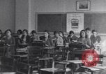 Standbild Native Amerikanische Studenten in Arbeit Schulprogramm United States USA, 1933, aus Sekunde 45 historischem Filmmaterial Videoclip 65675075301