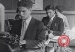 Standbild Native Amerikanische Studenten in Arbeit Schulprogramm United States USA, 1933, aus Sekunde 55 historischem Filmmaterial Videoclip 65675075301