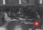 Standbild Native Amerikanische Studenten in Arbeit Schulprogramm United States USA, 1933, aus Sekunde 58 historischem Filmmaterial Videoclip 65675075301