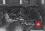 Standbild Native Amerikanische Studenten in Arbeit Schulprogramm United States USA, 1933, aus Sekunde 60 historischem Filmmaterial Videoclip 65675075301