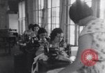 Standbild Native American Indian Studenten lernen Berufungen United States USA, 1933, aus Sekunde 49 historischem Filmmaterial Videoclip 65675075302