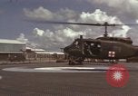 Standbild UH-1D Iroquois Hubschrauber Vietnam, 1966, aus Sekunde 6 historischem Filmmaterial Videoclip 65675075308