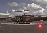 Standbild UH-1D Iroquois Hubschrauber Vietnam, 1966, aus Sekunde 15 historischem Filmmaterial Videoclip 65675075308