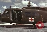 Standbild UH-1D Iroquois Hubschrauber Vietnam, 1966, aus Sekunde 16 historischem Filmmaterial Videoclip 65675075308