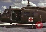 Standbild UH-1D Iroquois Hubschrauber Vietnam, 1966, aus Sekunde 18 historischem Filmmaterial Videoclip 65675075308