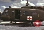 Standbild UH-1D Iroquois Hubschrauber Vietnam, 1966, aus Sekunde 23 historischem Filmmaterial Videoclip 65675075308