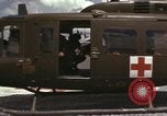 Standbild UH-1D Iroquois Hubschrauber Vietnam, 1966, aus Sekunde 24 historischem Filmmaterial Videoclip 65675075308