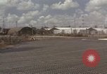 Standbild UH-1D Iroquois Hubschrauber Vietnam, 1966, aus Sekunde 32 historischem Filmmaterial Videoclip 65675075308