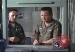 Standbild USA nicht beauftragte Officer Vietnam, 1966, aus Sekunde 8 historischem Filmmaterial Videoclip 65675075309