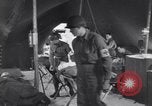 Standbild Evakuierung Krankenhaus europäische Theater, 1945, aus Sekunde 30 historischem Filmmaterial Videoclip 65675075313