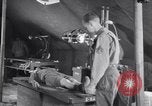 Standbild Evakuierung Krankenhaus europäische Theater, 1945, aus Sekunde 10 historischem Filmmaterial Videoclip 65675075314