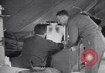 Standbild Evakuierung Krankenhaus europäische Theater, 1945, aus Sekunde 24 historischem Filmmaterial Videoclip 65675075314