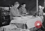 Standbild Evakuierung Krankenhaus europäische Theater, 1945, aus Sekunde 58 historischem Filmmaterial Videoclip 65675075314