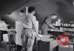 Standbild Evakuierung Krankenhaus europäische Theater, 1945, aus Sekunde 30 historischem Filmmaterial Videoclip 65675075316