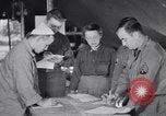 Standbild Evakuierung Krankenhaus europäische Theater, 1945, aus Sekunde 16 historischem Filmmaterial Videoclip 65675075317