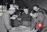 Standbild Evakuierung Krankenhaus europäische Theater, 1945, aus Sekunde 17 historischem Filmmaterial Videoclip 65675075317