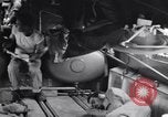 Image les blessés évacués en C-47 Avion d'évacuation d'air Îles Salomon, 1943, de la seconde 5 séquences d'archives historiques vidéo 65675075327