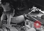 Image les blessés évacués en C-47 Avion d'évacuation d'air Îles Salomon, 1943, de la seconde 7 séquences d'archives historiques vidéo 65675075327