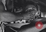 Image les blessés évacués en C-47 Avion d'évacuation d'air Îles Salomon, 1943, de la seconde 33 séquences d'archives historiques vidéo 65675075327