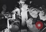 Image les blessés évacués en C-47 Avion d'évacuation d'air Îles Salomon, 1943, de la seconde 58 séquences d'archives historiques vidéo 65675075327