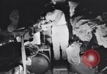 Image les blessés évacués en C-47 Avion d'évacuation d'air Îles Salomon, 1943, de la seconde 60 séquences d'archives historiques vidéo 65675075327