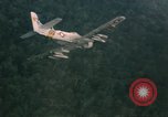 Immagine di Un-1H Skyraider bomber Il Vietnam, 1962, secondo 1 filmato di repertorio 65675075330
