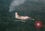 Immagine di Un-1H Skyraider bomber Il Vietnam, 1962, secondo 6 filmato di repertorio 65675075330