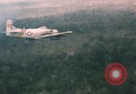 Immagine di Un-1H Skyraider bomber Il Vietnam, 1962, secondo 10 filmato di repertorio 65675075330