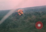 Immagine di Un-1H Skyraider bomber Il Vietnam, 1962, secondo 45 filmato di repertorio 65675075330