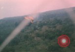 Immagine di Un-1H Skyraider bomber Il Vietnam, 1962, secondo 46 filmato di repertorio 65675075330