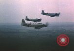 Immagine di Un-1H Skyraider bombardieri Il Vietnam, 1962, secondo 3 filmato di repertorio 65675075332